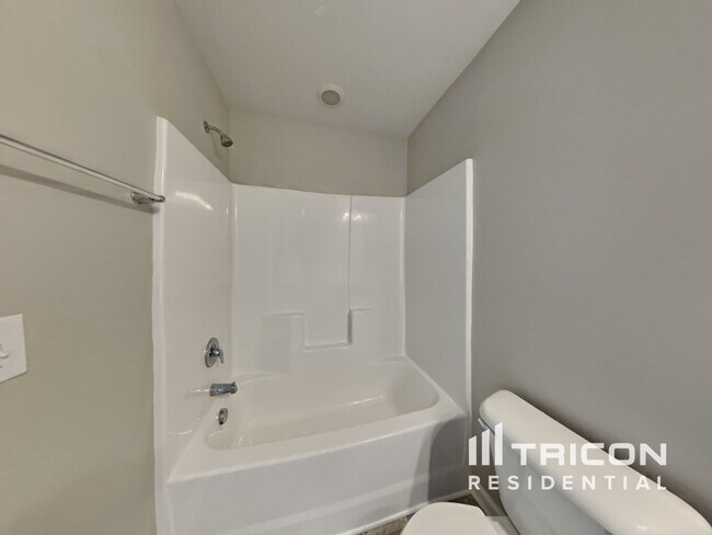 Building Photo - 136 Yadkin St