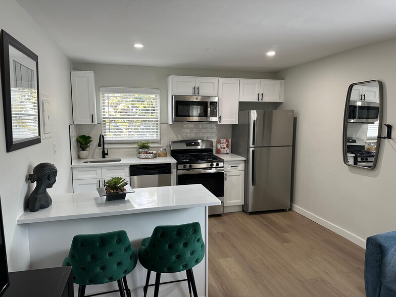 Building Photo - Lakeview Apartments