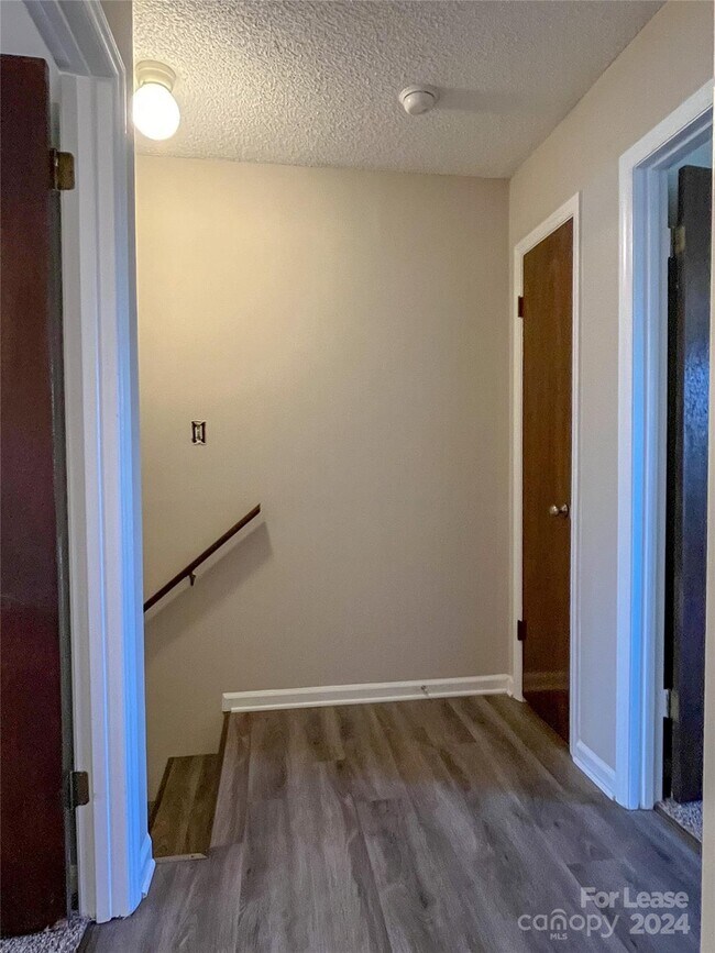 Building Photo - 4835 Horseshoe Bend Rd