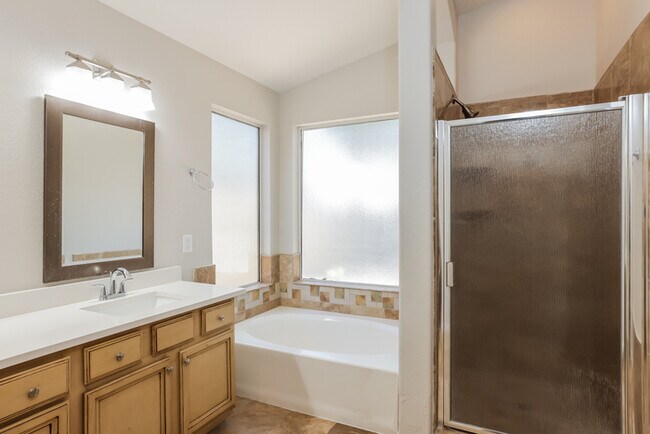 Building Photo - 3 Bedroom Home in Phoenix
