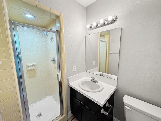 Building Photo - Nice 3 Bedroom Ranch