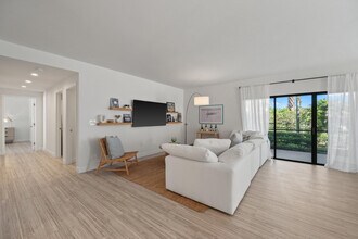 Building Photo - 11355 Pond View Dr