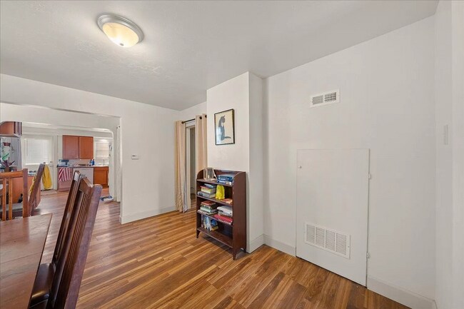 Building Photo - 2722 W Sinto Ave