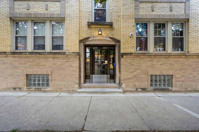 Building Photo - 3248 N Linder Ave
