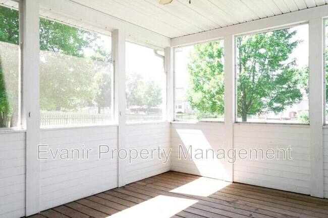 Building Photo - 1142 Deercreek Dr