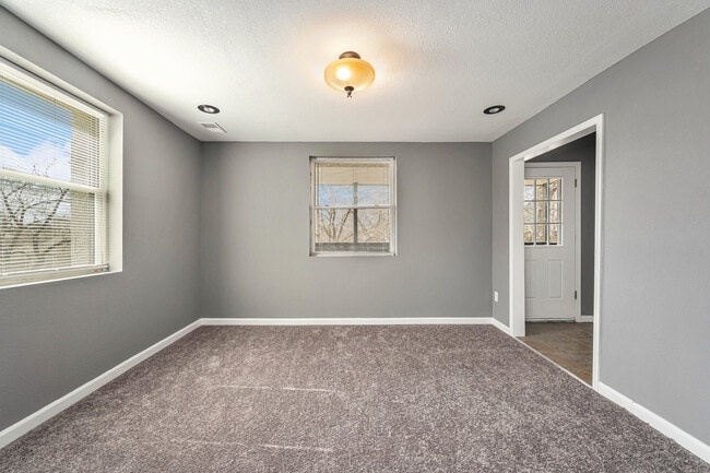 Building Photo - 9 N Boeke St