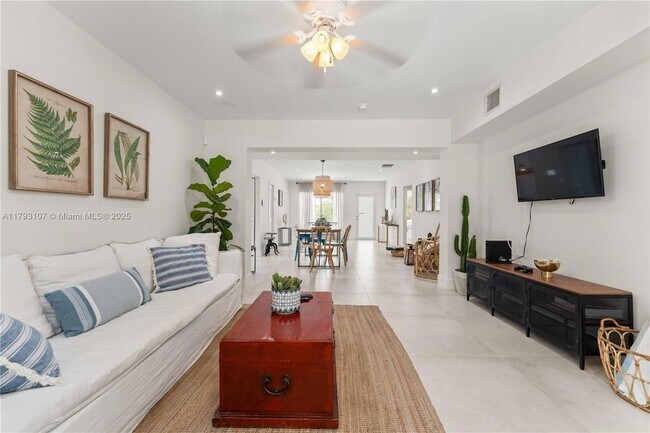 Primary Photo - 38 NE 50th St