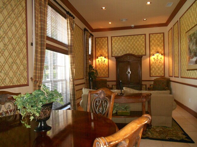 Building Photo - 300 Scotia Dr