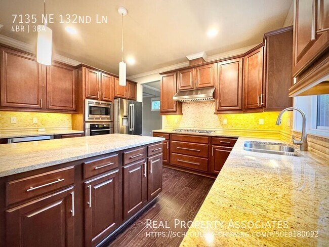 Building Photo - 7135 NE 132nd Ln