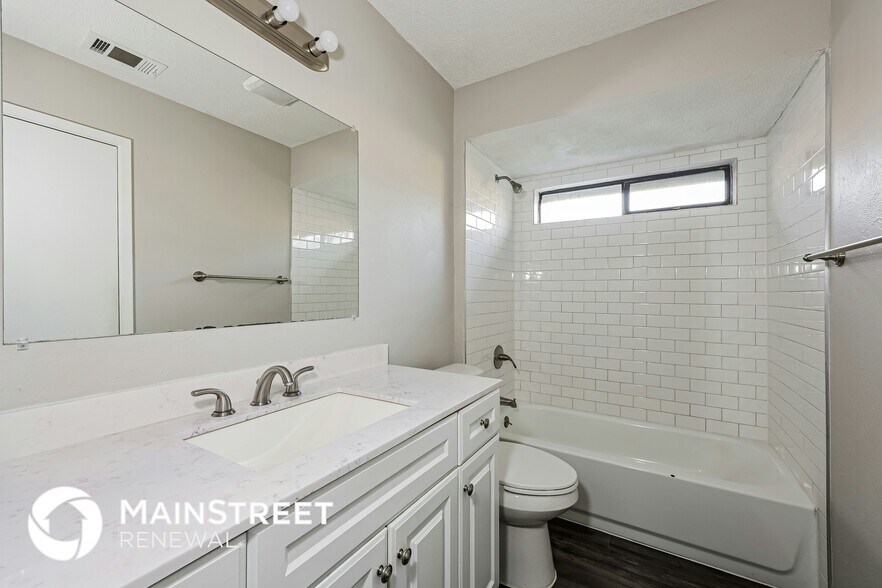 Building Photo - 309 Deacon Dr