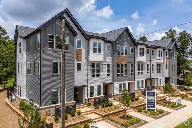 Building Photo - Ballantyne Townhomes at Elm