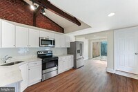 Building Photo - 230 S Walnut St