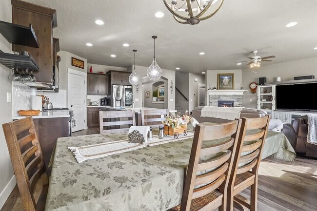 Building Photo - 18713 Easter Peak Ave