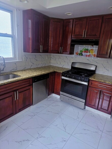 Kitchen - 212 Oakwood Pl