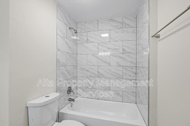 Building Photo - 11359 Bedford Oaks Dr