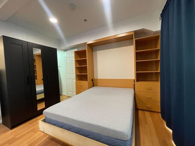 Building Photo - Modern Studio in the Heart of Little Italy...