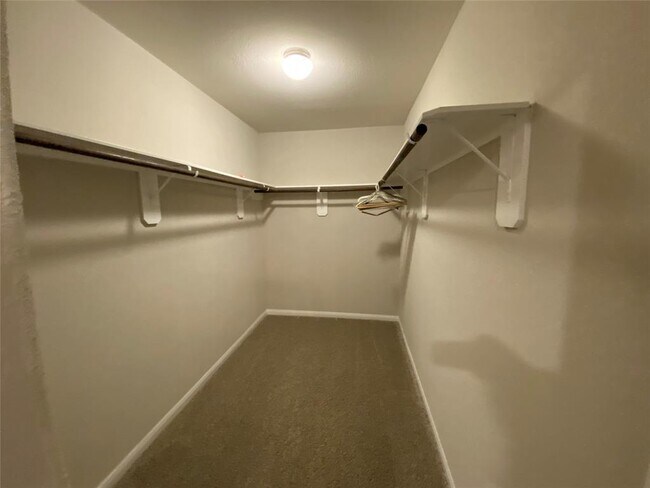 Building Photo - 2702 Hoffman Ln
