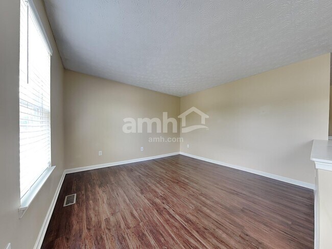 Building Photo - 45 Haverstraw Pl