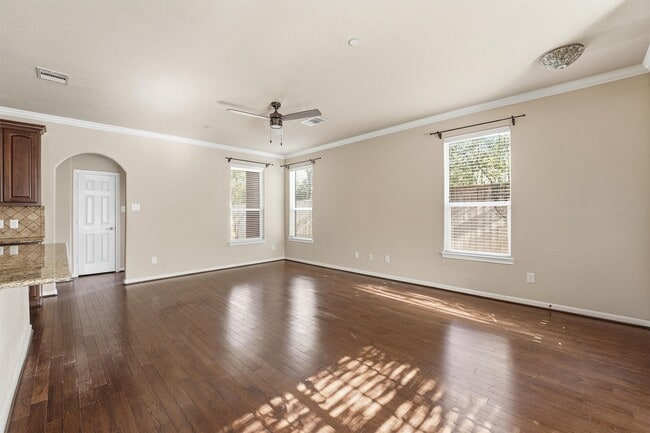 Building Photo - 2 Bettina Ln