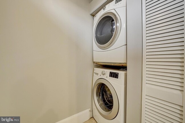 Building Photo - 1005 S Street NW Unit 1