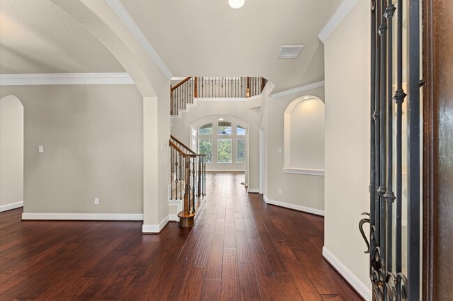 Building Photo - 10 Cayuga Pond Ct
