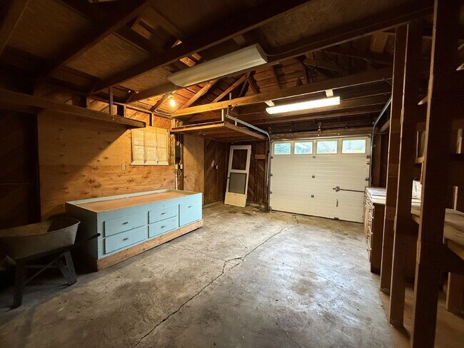 Building Photo - 2375 Onyx St