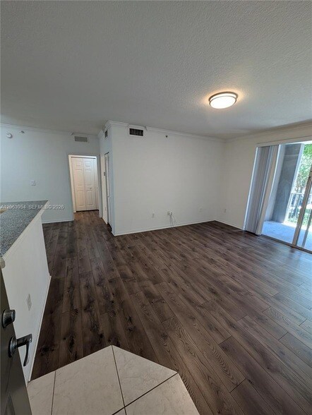 Building Photo - 6831 SW 44th St
