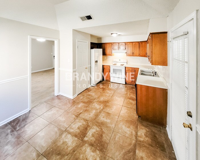 Building Photo - 4702 Crestfield Rd
