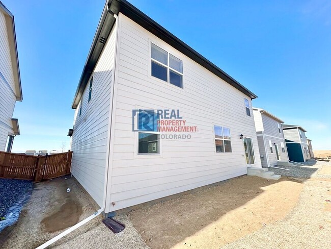 Building Photo - 778 N Clubview St