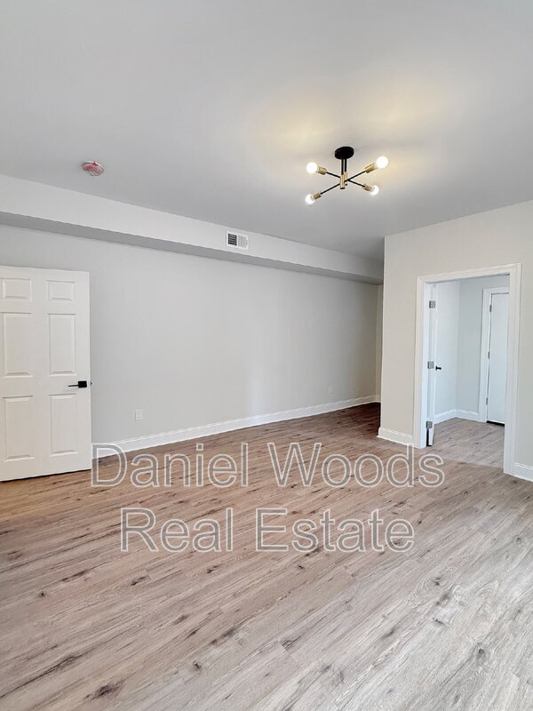 Building Photo - 4813 Chestnut St