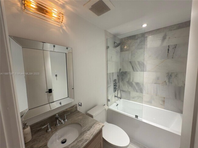 Building Photo - 9751 E Bay Harbor Dr
