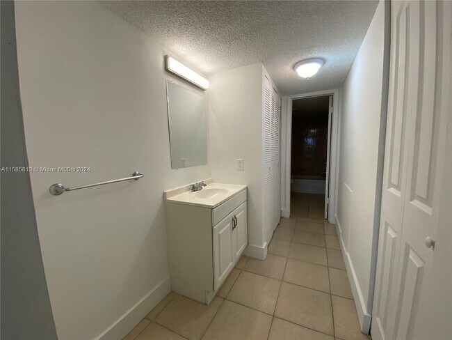 Building Photo - 2017 NW 46th Ave