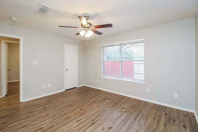 Building Photo - 1201 Paco Trail