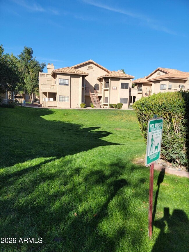 Building Photo - 930 N Mesa Dr