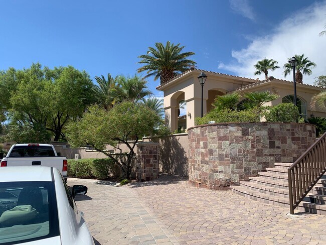 Building Photo - Lovely furnished Green Valley condo in Res...