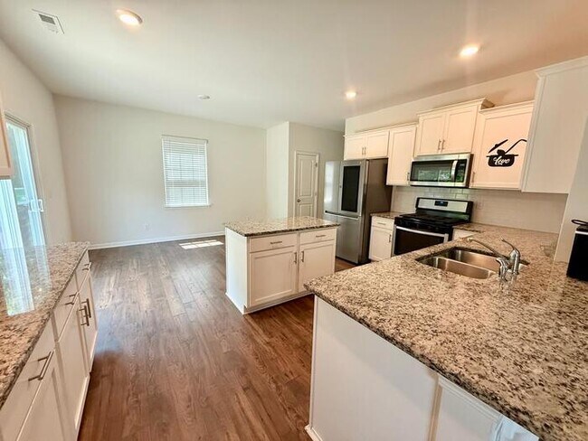 Building Photo - 13023 Newburgh Green Dr