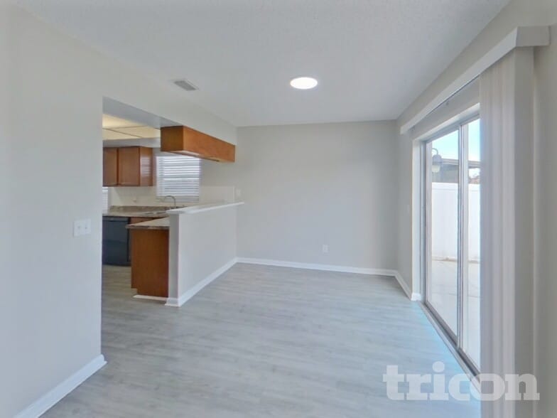 Building Photo - 309 Regal Park Dr