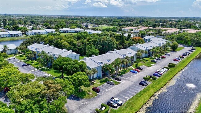 Building Photo - 1008 Green Pine Blvd