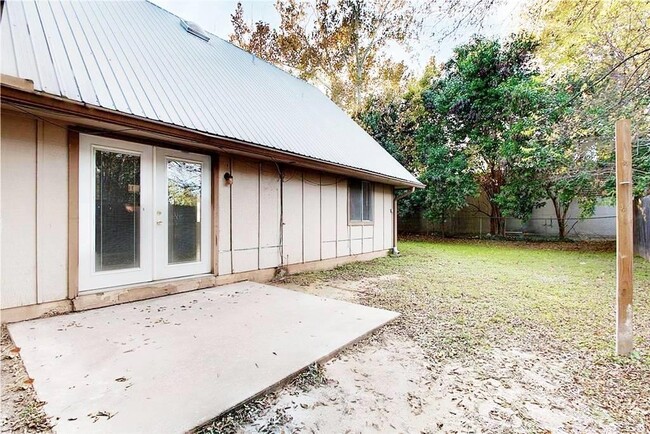Building Photo - 8612 Bowling Green Dr