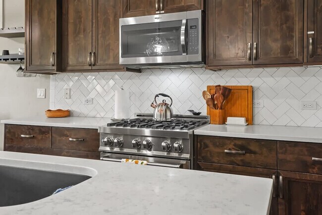 Building Photo - 18713 Easter Peak Ave