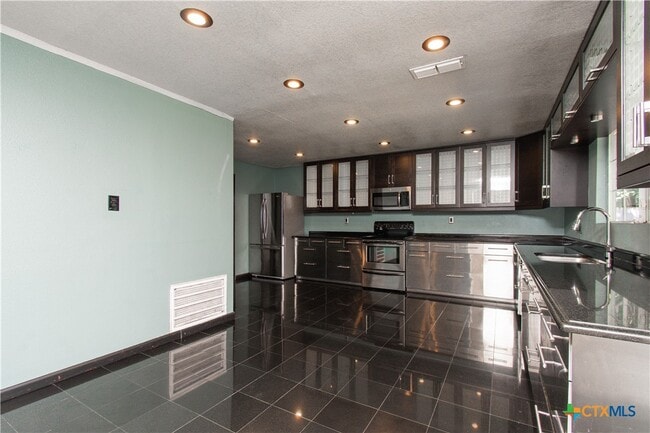 Building Photo - 2524 Berkett Dr