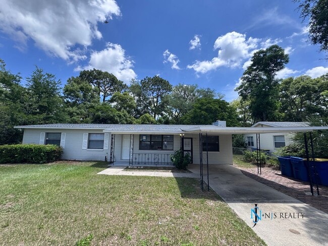 Primary Photo - BEAUTIFUL 3/1 large 1417 sq ft home with N...