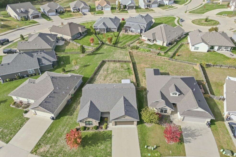 Building Photo - 2309 Mace Dr