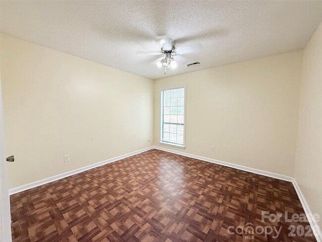 Building Photo - 6924 Long Needles Dr