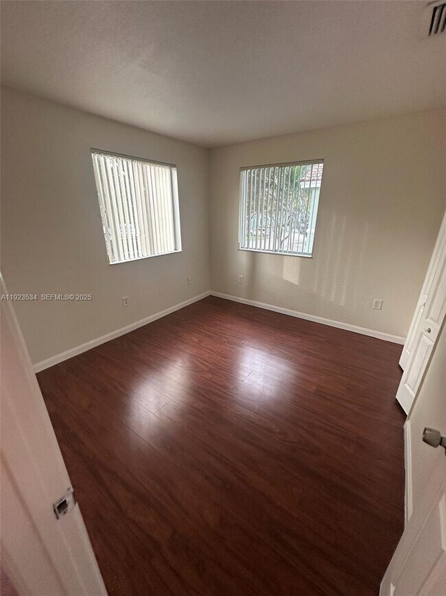 Building Photo - 2505 SE 14th Ave