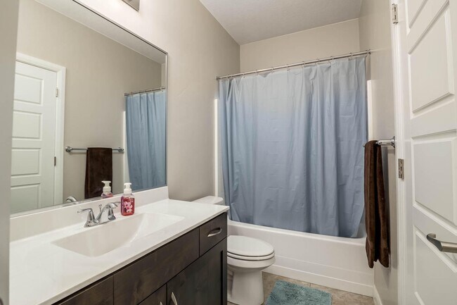 Building Photo - Red Mountain Jewel!  WITH SOLAR PANELS!!