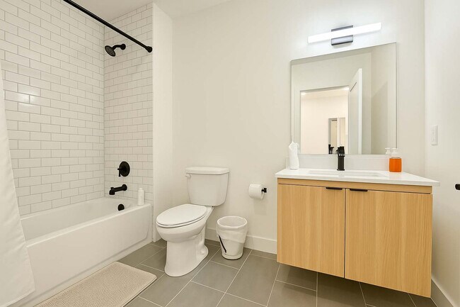 Building Photo - 2400 E Huntingdon St