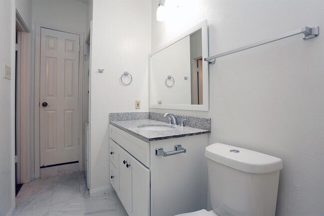 Building Photo - 9254 Forest Ln
