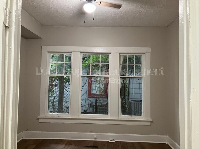 Building Photo - 2207 Bell St