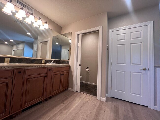 Building Photo - Spacious Split-Level! 4-Bedroom, 3.5-Bath ...